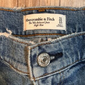 Abercrombie and Fitch The 90s Relaxed Jean High Rise Size 31